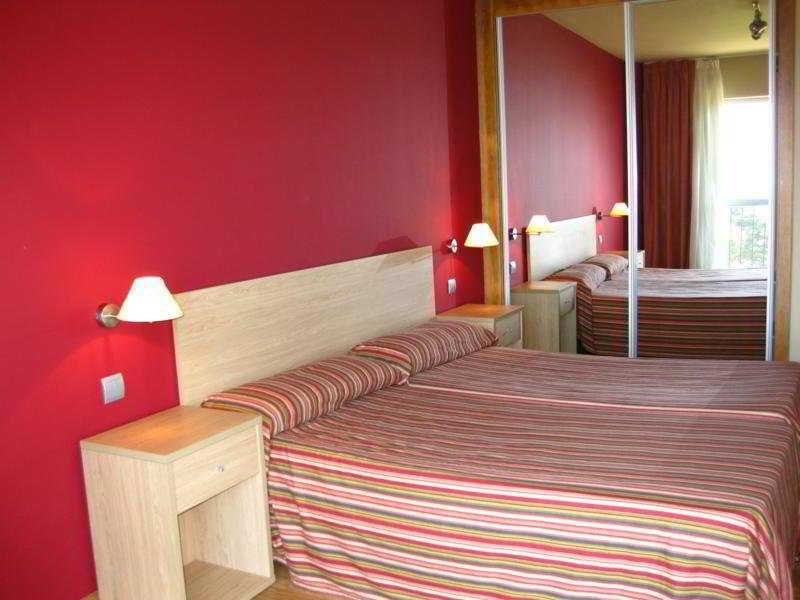 Apartamentos Mar Rovacias Comillas Quarto foto